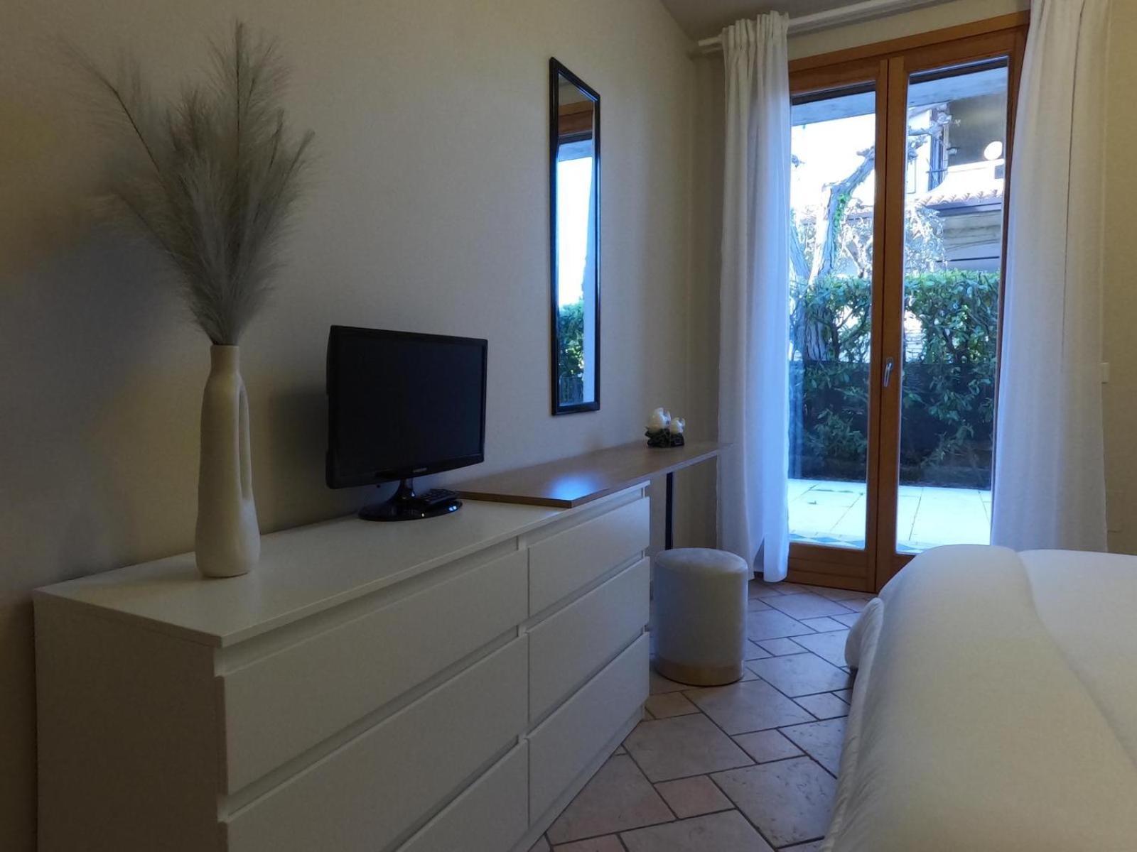 Hoya Apartment Sirmione Exteriör bild
