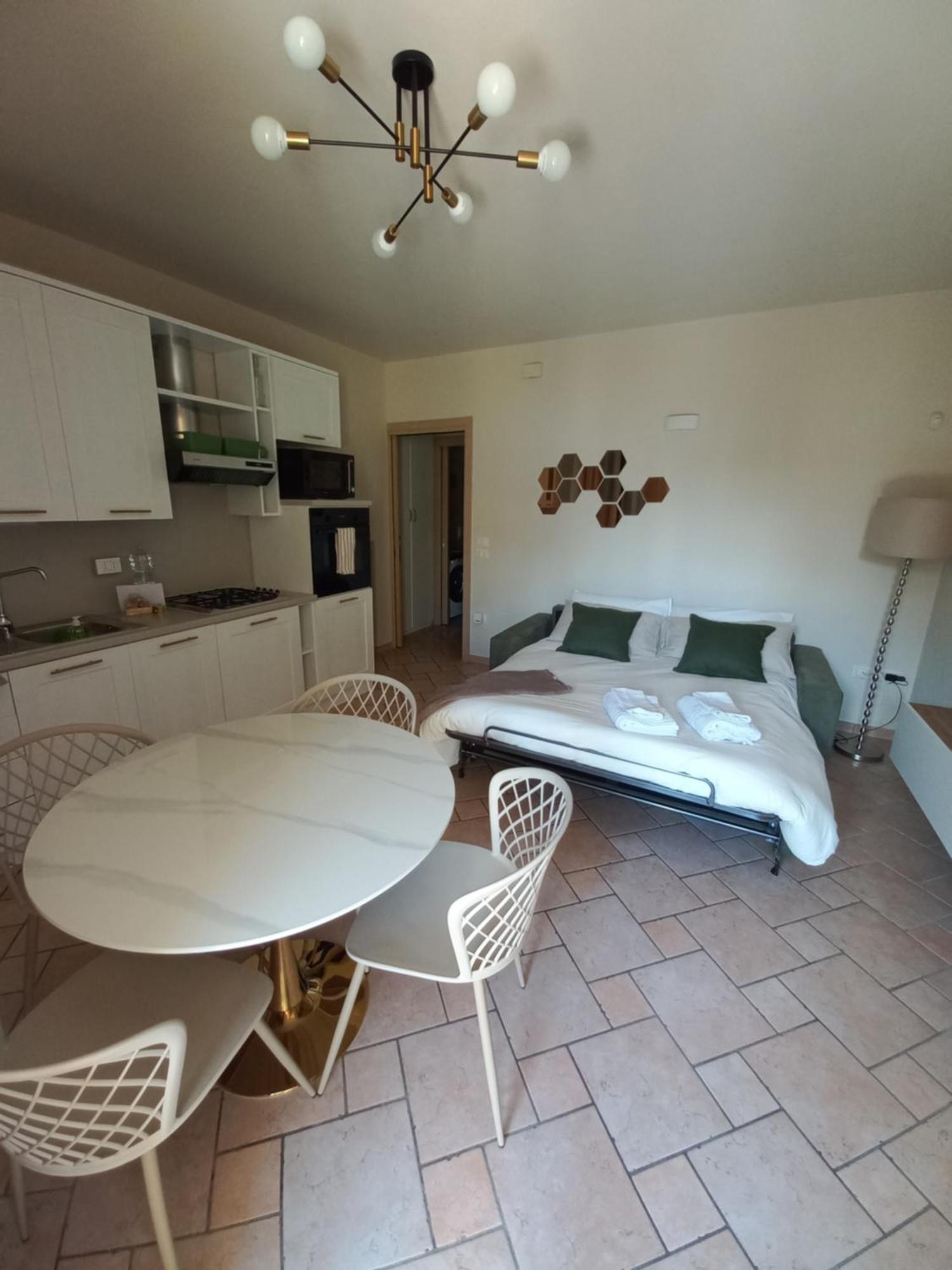 Hoya Apartment Sirmione Exteriör bild